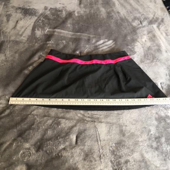 Women’s Adidas size medium climalite black and pink workout skirt with shorts - Picture 13 of 13